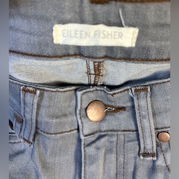 Eileen Fisher Light Grey Organic Stretch Jeans, Size 8 - Picture 6 of 7